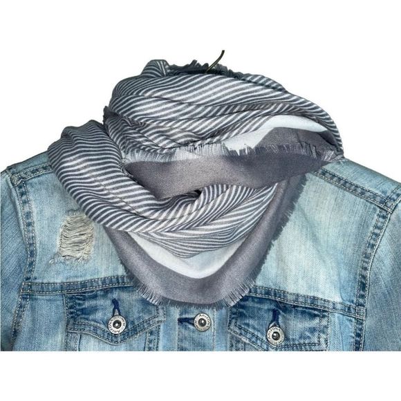 Striped Scarf by: GAP - Bid Now = Discounted Shipping - Picture 2 of 10